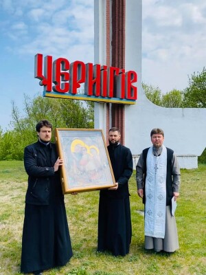 В Чернигове прошли крестные ходы УПЦ с молитвами об избавлении от эпидемии фото 5